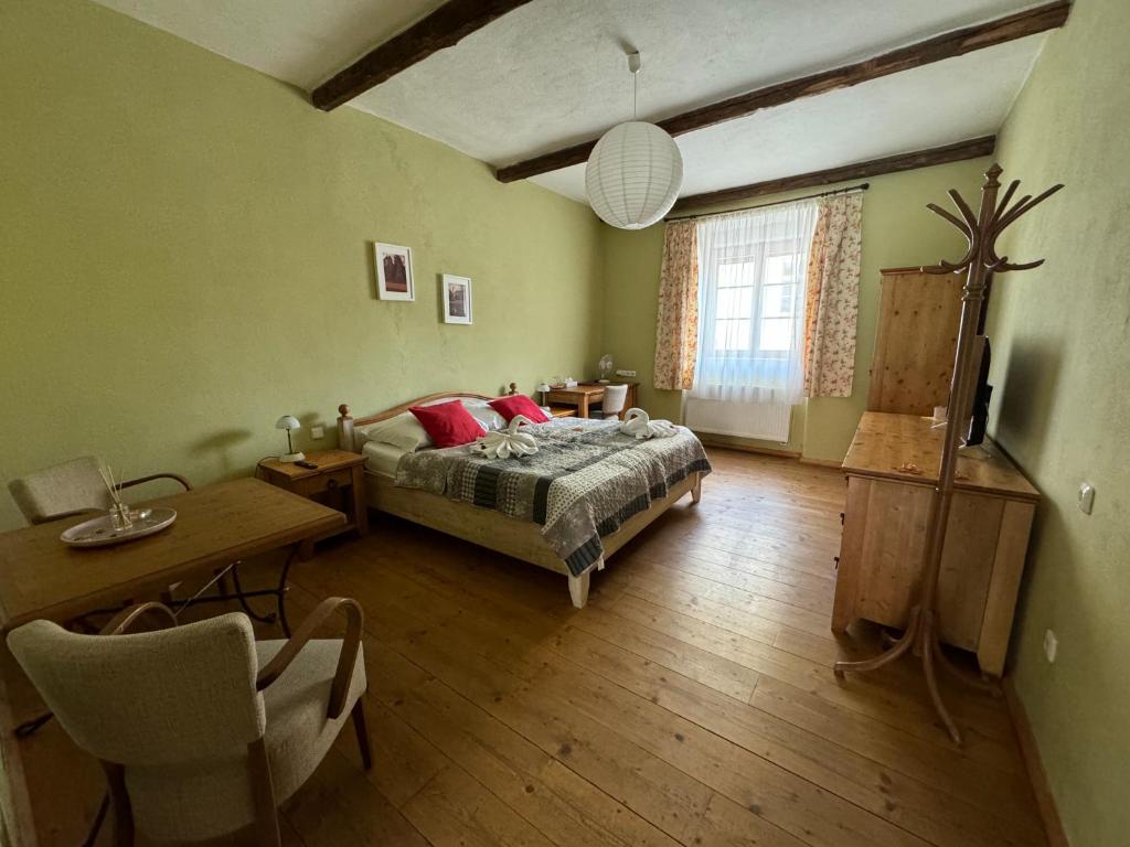 Postel nebo postele na pokoji v ubytování Hotel U Hrabenky
