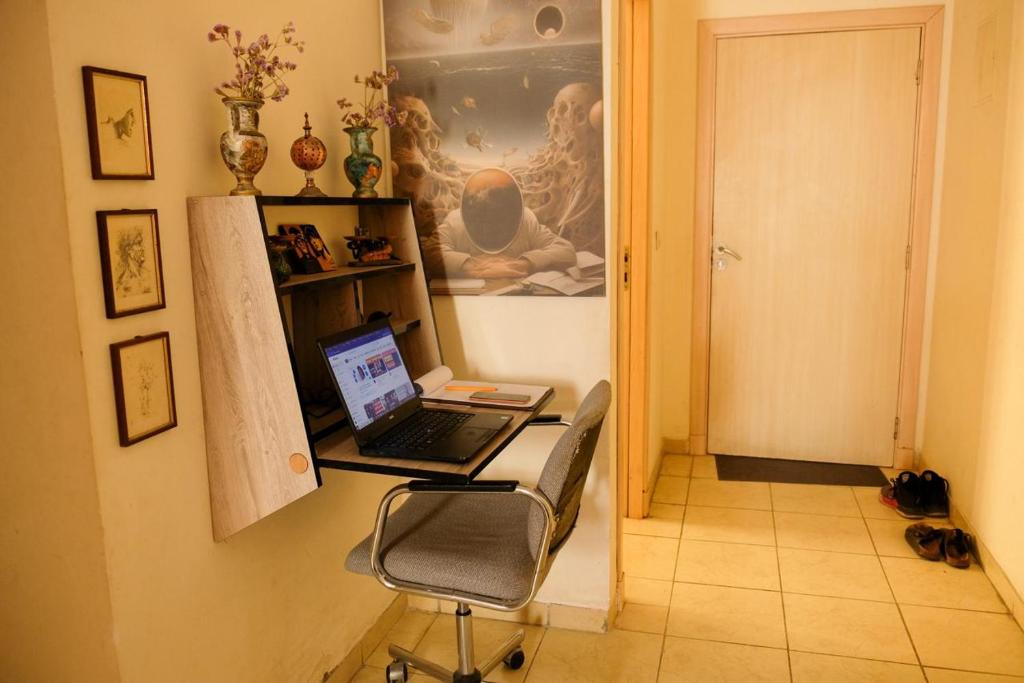 TV a/nebo společenská místnost v ubytování Room in Agadir Morocco