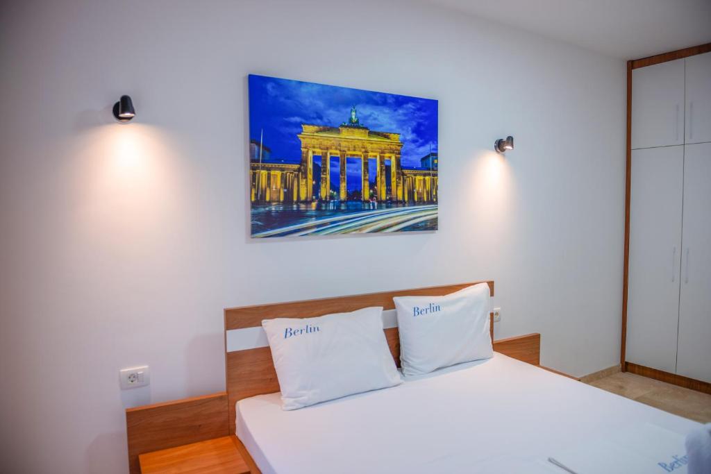 Postel nebo postele na pokoji v ubytování Premium Berlin with Pool