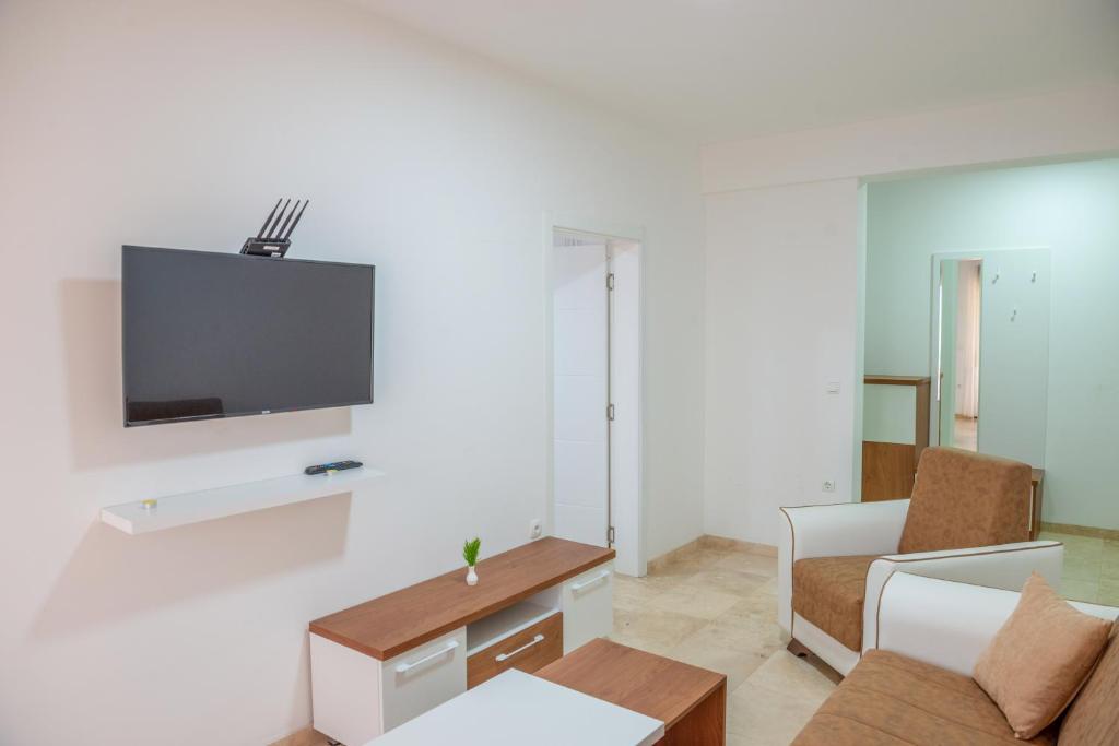 TV a/nebo společenská místnost v ubytování Premium Berlin with Pool