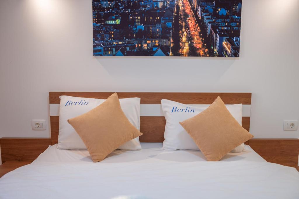 Postel nebo postele na pokoji v ubytování Premium Berlin with Pool