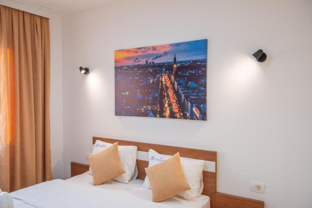 Postel nebo postele na pokoji v ubytování Premium Berlin with Pool