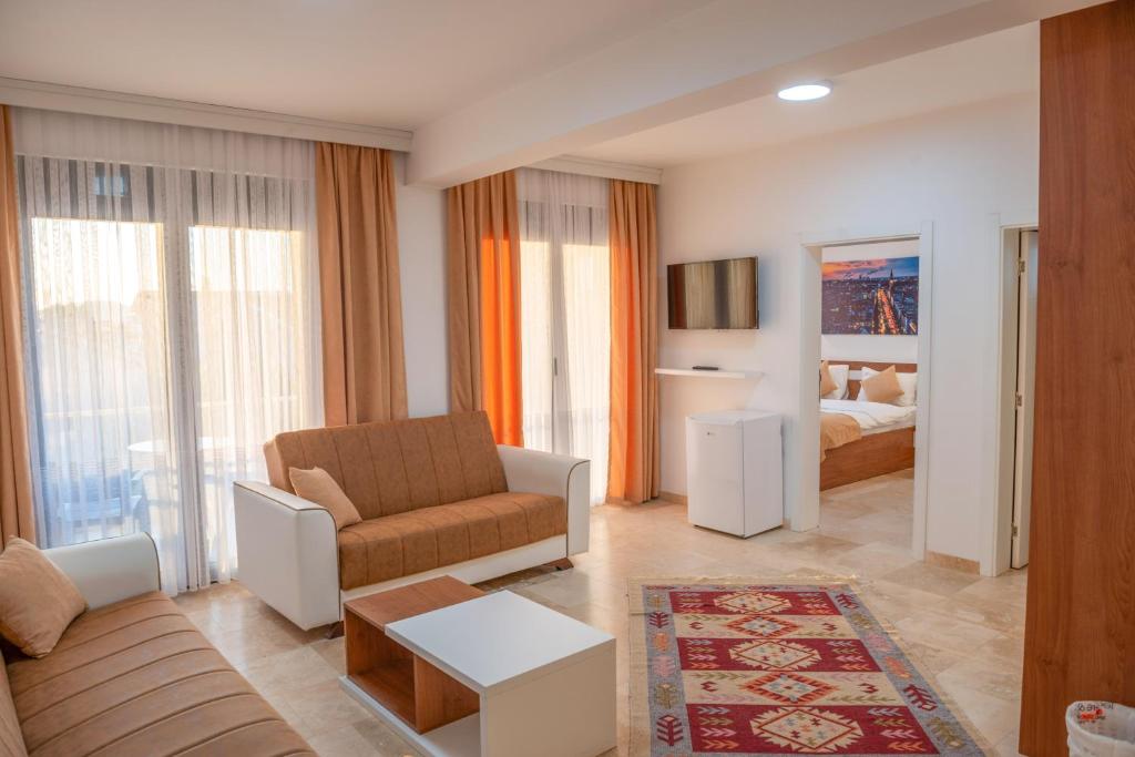 TV a/nebo společenská místnost v ubytování Premium Berlin with Pool