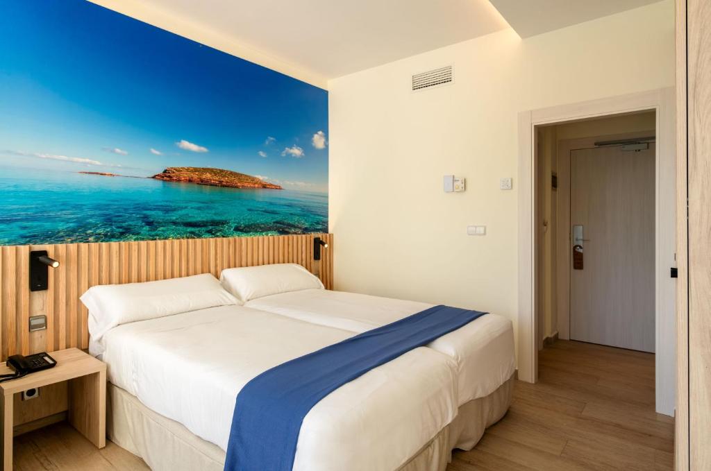 Posteľ alebo postele v izbe v ubytovaní Hotel El Pinar