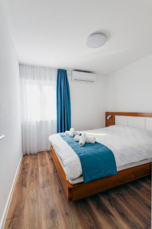Postel nebo postele na pokoji v ubytování Bečići lux
