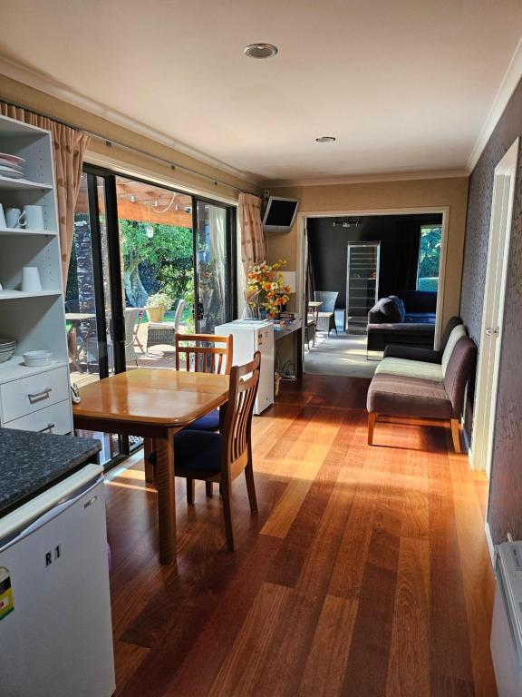 Heta Road B&B - Resim 43