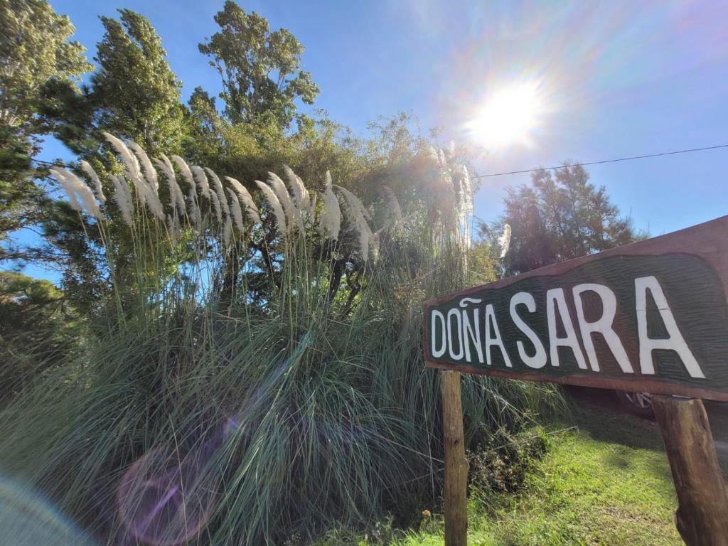 a street sign in front of a tall plant at Doña Sara in Gualeguay