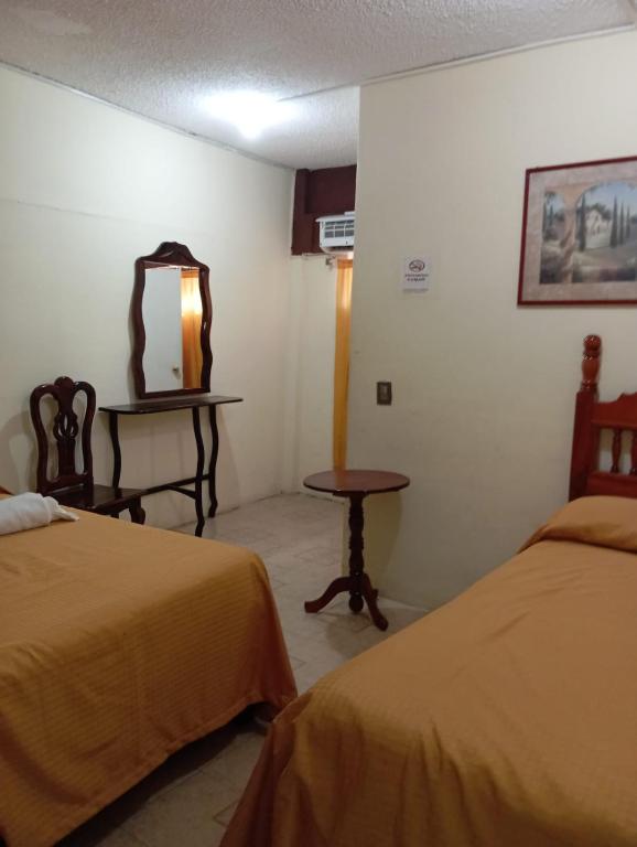 Postel nebo postele na pokoji v ubytování Hotel Juarez