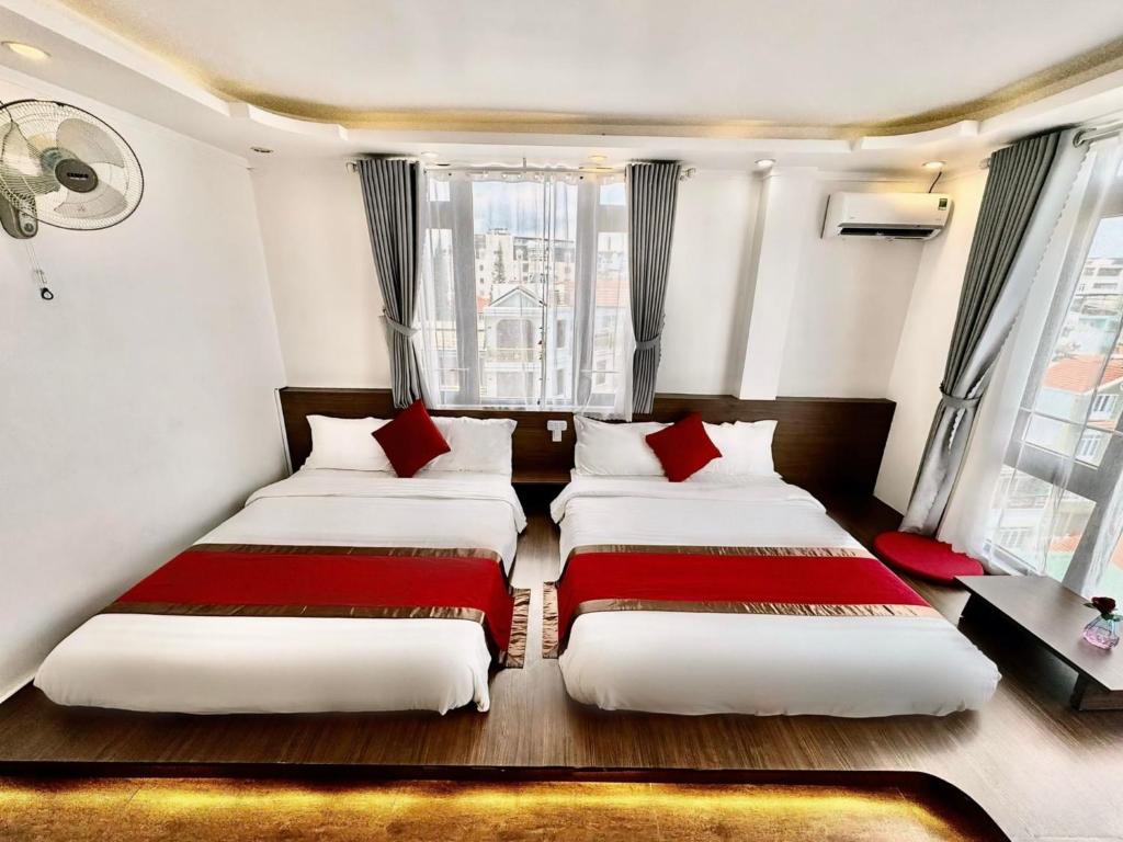 Postel nebo postele na pokoji v ubytování Le Tuan Minh Hotel