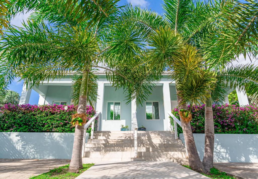 O grădină în afara Trade Winds Cottage #2