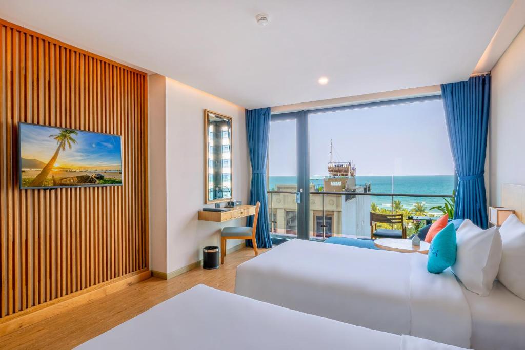 Special Offer - Deluxe Twin Room with Partial Sea View