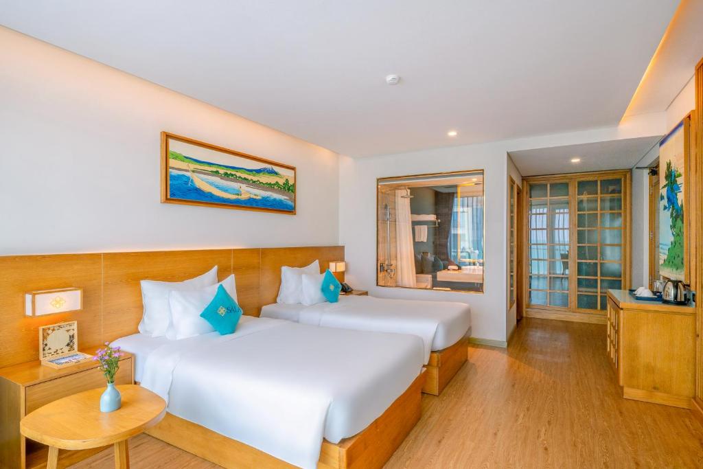 Special Offer - Deluxe Twin Room with Partial Sea View