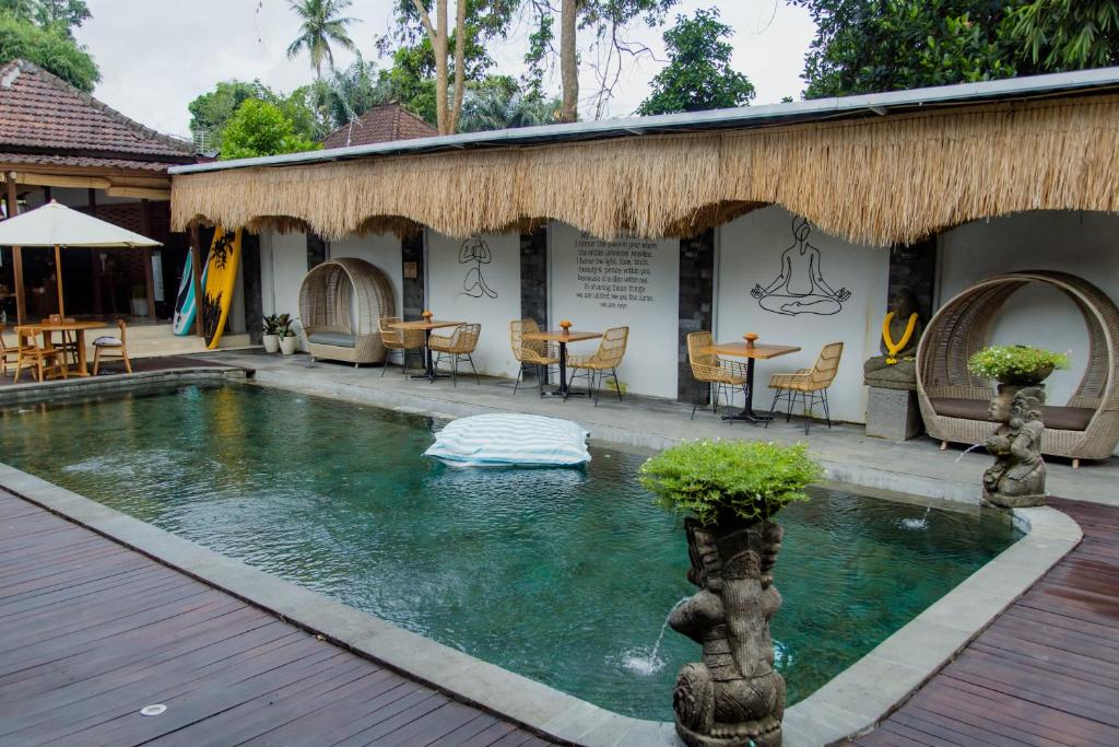 Bazén v ubytování Tattva Ubud Retreat & Wellness nebo v jeho okolí