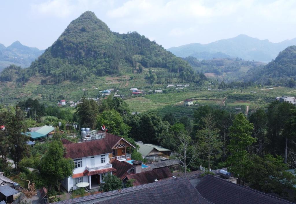 a view of a village with mountains in the background at Huy Trung Homestay in Bắc Hà