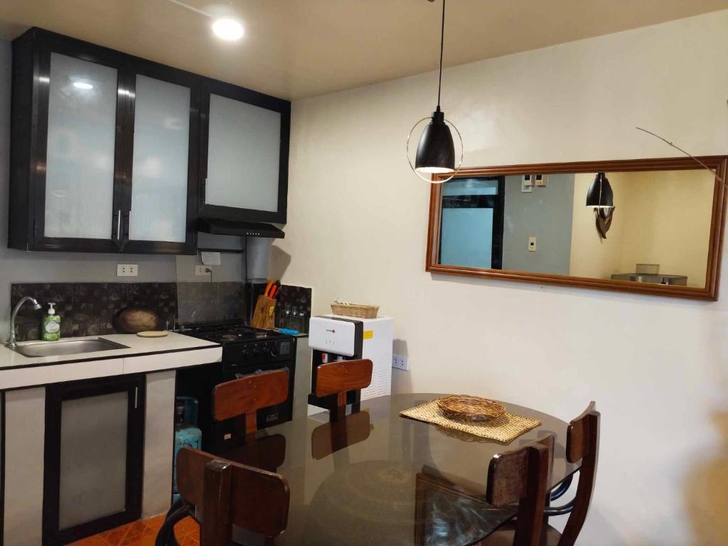 Kuchyň nebo kuchyňský kout v ubytování Z&j Transient House
