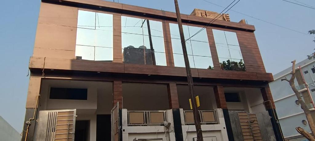 a building being constructed with glass windows on it at Geeta Dham in Vrindāvan