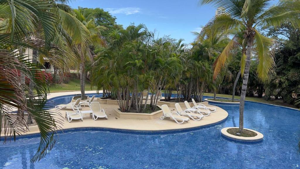 Swimming pool sa o malapit sa Bella Luxury Suite in Coronado