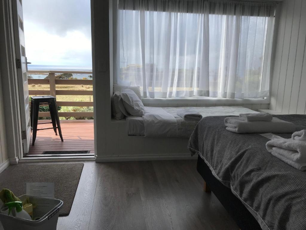 Postel nebo postele na pokoji v ubytování Beachend Bicheno