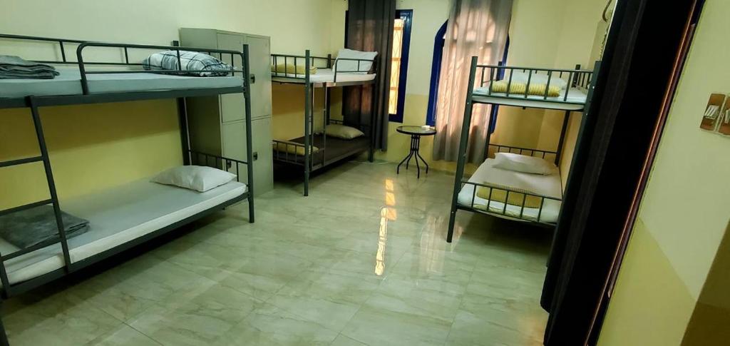 Postel nebo postele na pokoji v ubytování Viva Hostel Group Nizwa