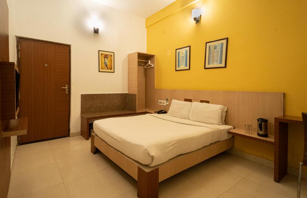 Postel nebo postele na pokoji v ubytování Sparrow Hotel Managed by Siara Sariska Alwar