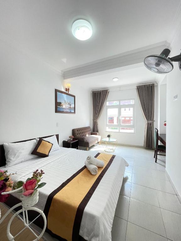 Postel nebo postele na pokoji v ubytování Hotel Đông Nhi