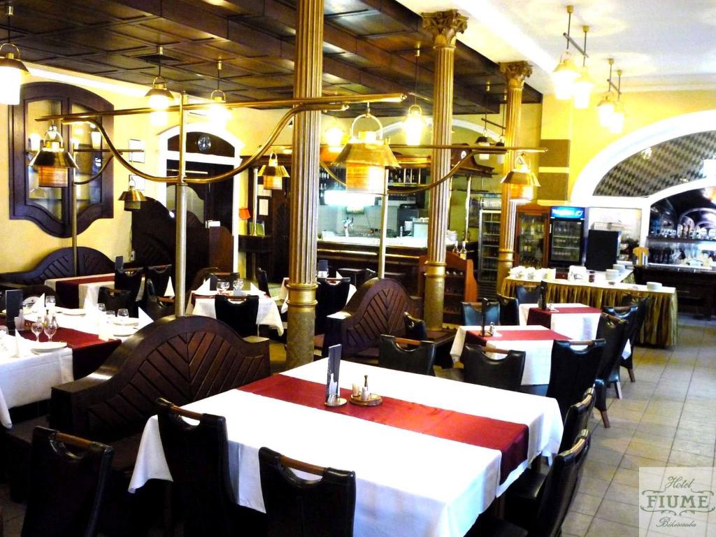 Restauracja lub miejsce do jedzenia w obiekcie Fiume Hotel