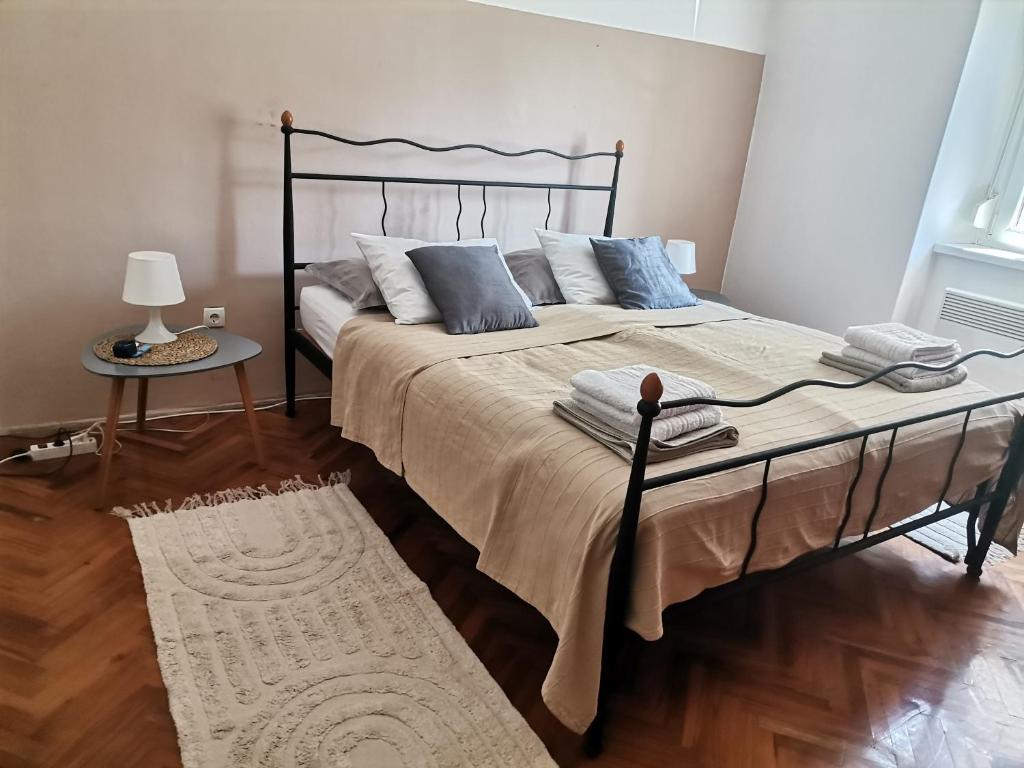 Llit o llits en una habitació de Casa di nonna Pina, kuca u blizini Arene