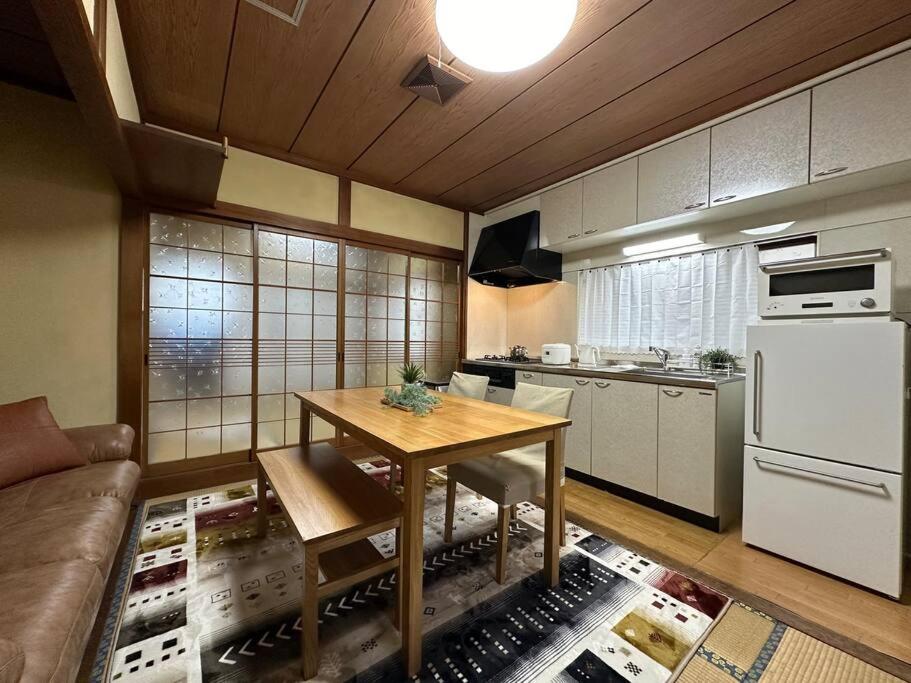Η κουζίνα ή μικρή κουζίνα στο 百代家 飛騨高山 若達町