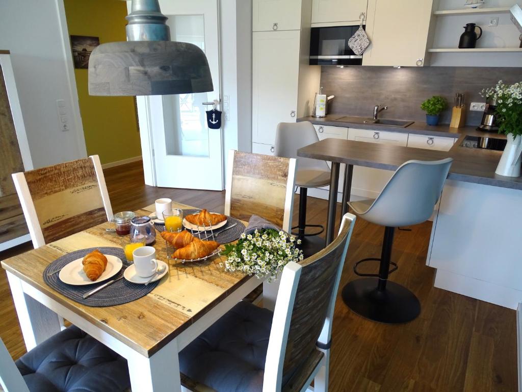 a kitchen with a wooden table with food on it at Gode Wind Quartiere 5 in Dahme