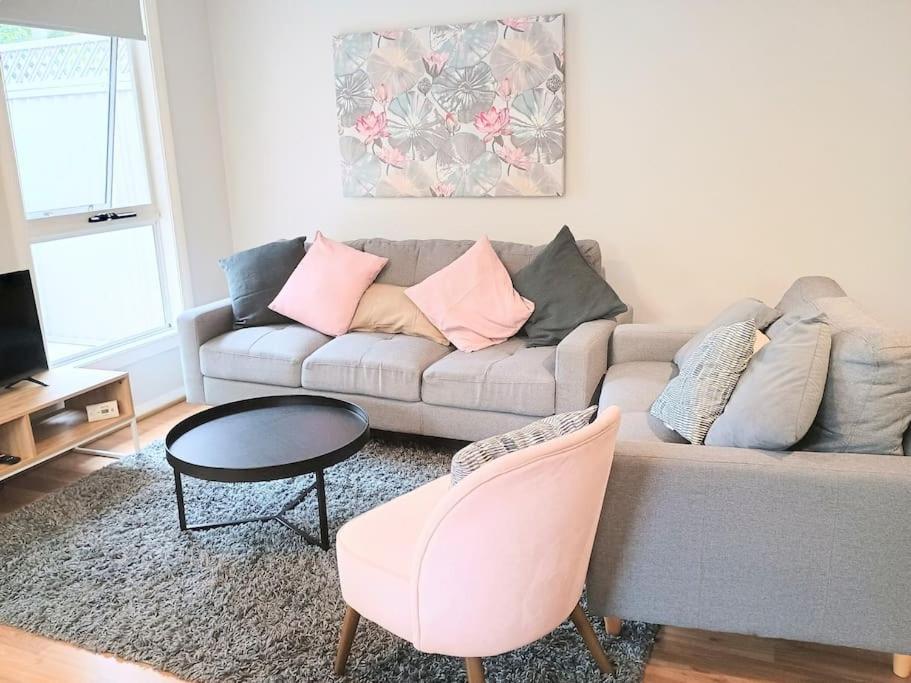 New 2 Bedroom house, Free parking, WiFi & welcome gift on arrival - Housity
