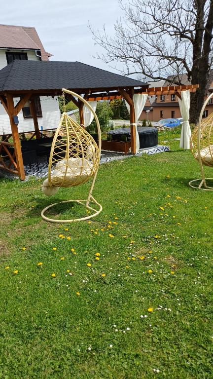 Vonkajšia záhrada v ubytovaní Apartament widokowy u Majerczyków