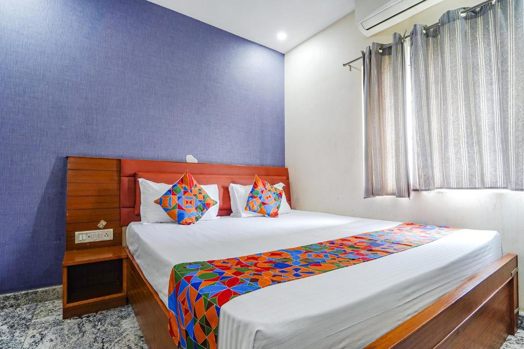 Llit o llits en una habitació de FabExpress Elegant Residency