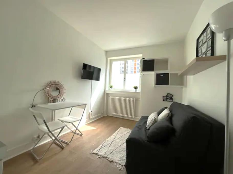 Μια τηλεόραση ή/και κέντρο ψυχαγωγίας στο Studio Cosy et idéalement placé