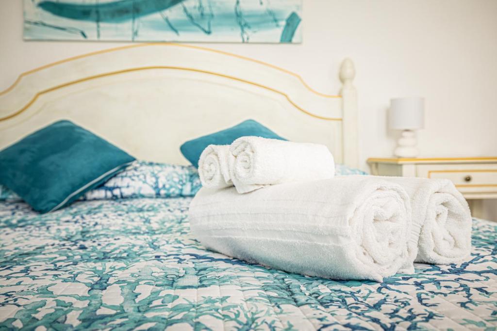 A bed or beds in a room at La Rosa Hotel - Selinunte