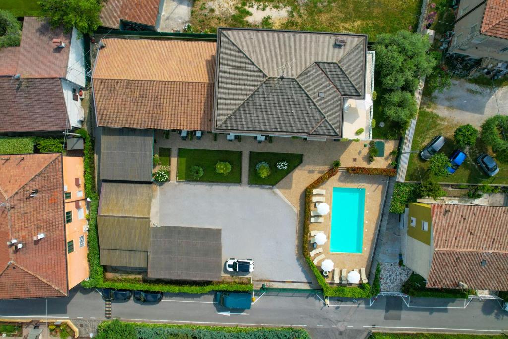 Basen w obiekcie La Forgia Apartments lub w pobliżu