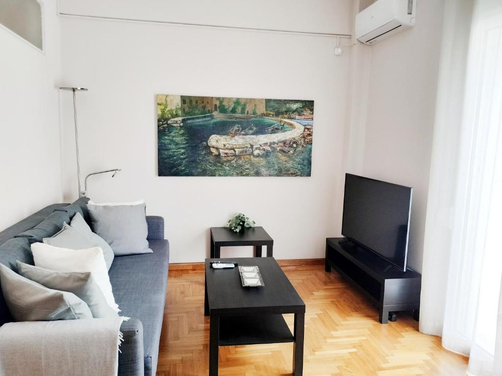 A seating area at Koukaki cozy apartment 5 minutes to metro