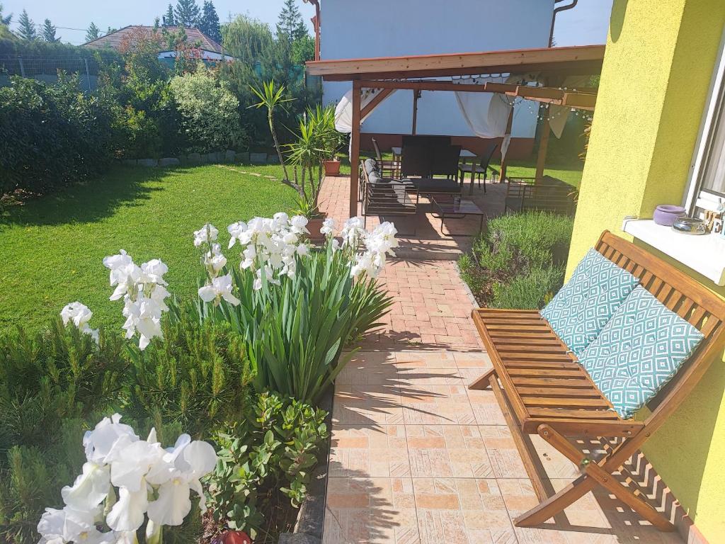 Vonkajšia záhrada v ubytovaní Éva Háza Nyugalom/Pihenés/Relax