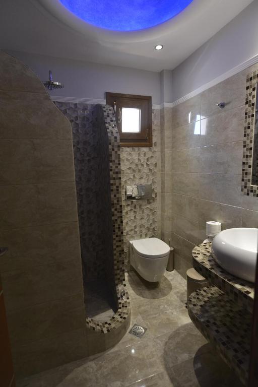 A bathroom at Polydefkis Hotel