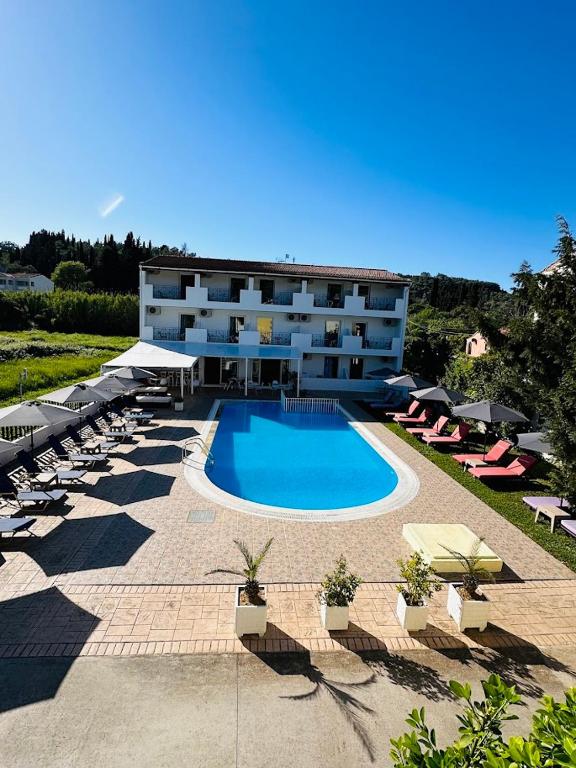 Bazén v ubytování Melitsa corfu hotel nebo v jeho okolí