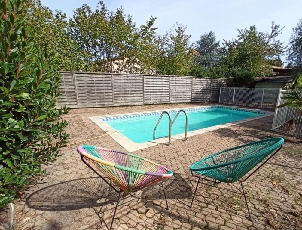 Chambre parentale avec piscine près Bordeaux 내부 또는 인근 수영장
