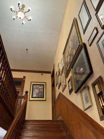 TV a/nebo společenská místnost v ubytování Woodbine Inn and Restaurant