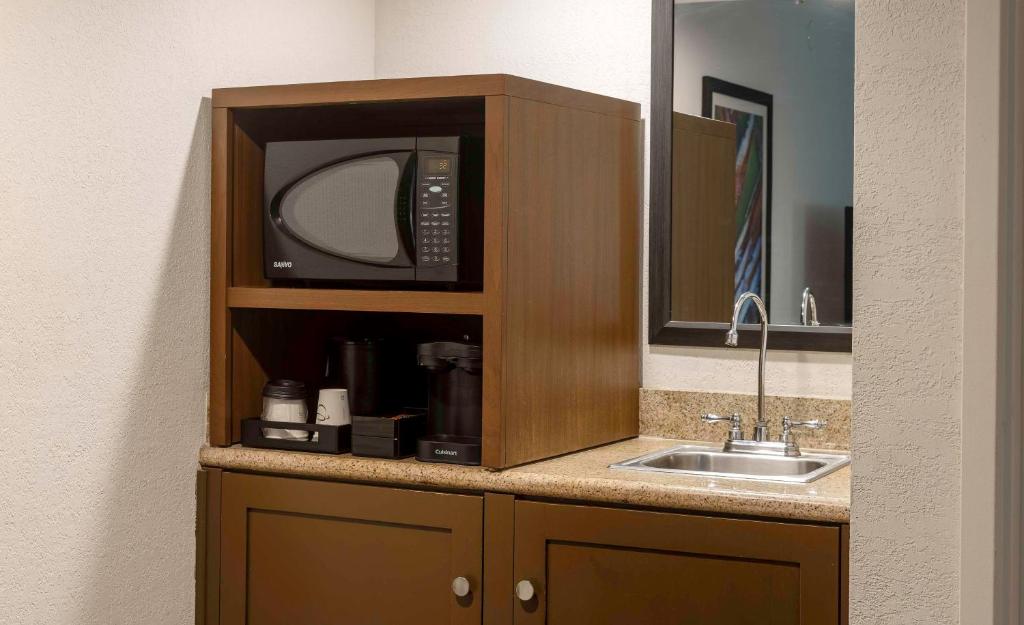 Fotografie z fotogalerie ubytování Embassy Suites by Hilton Palm Desert v destinaci Palm Desert