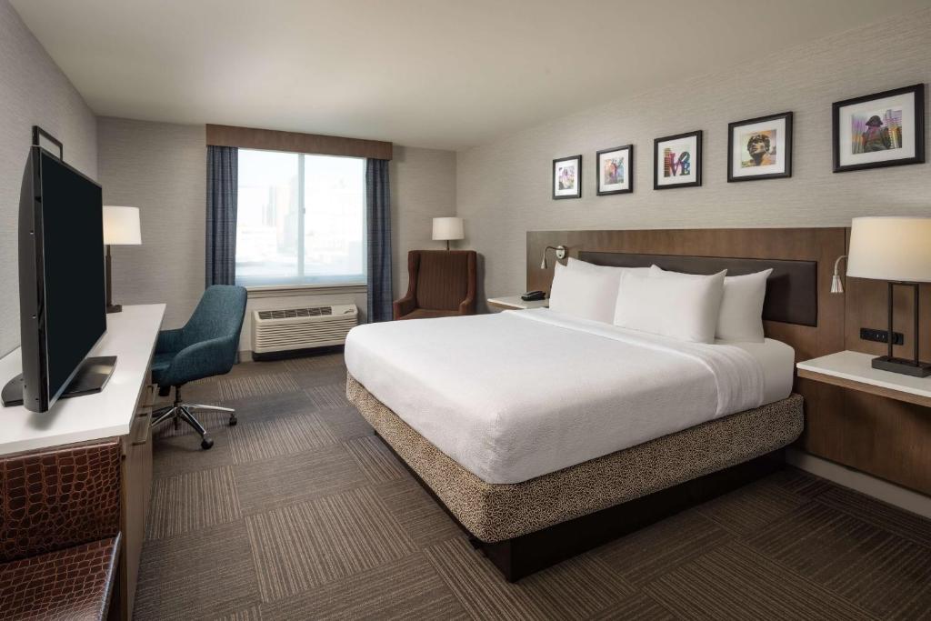 Hilton Garden Inn Philadelphia Center City - King Room