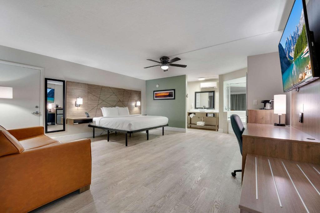 Quality Inn & Suites Airport-Cruise Port Hollywood - King Room Met Jacuzzi - Niet -roken