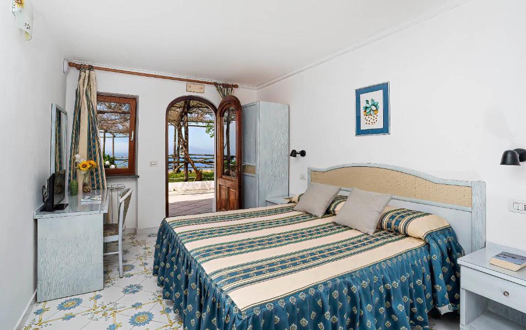 Postel nebo postele na pokoji v ubytování Hotel Il Girasole