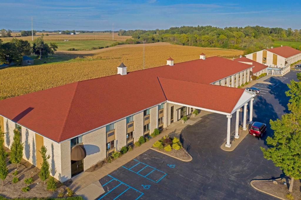 an overhead view of a building with a red roof at Quality Inn Milan-Sandusky in Milan