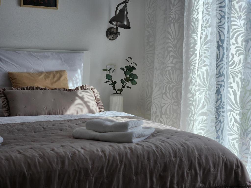 a bedroom with a bed with towels on it at Apartmán Magnolie in Chlum