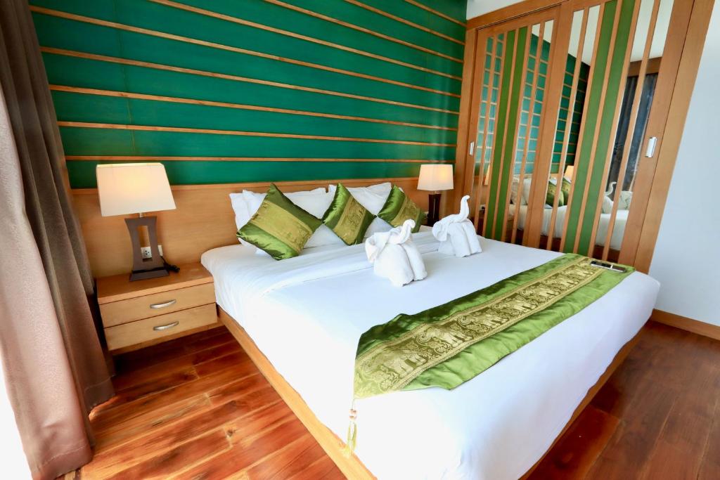 Postel nebo postele na pokoji v ubytování 207 Ao Nang, Private Sew View Pool Villa