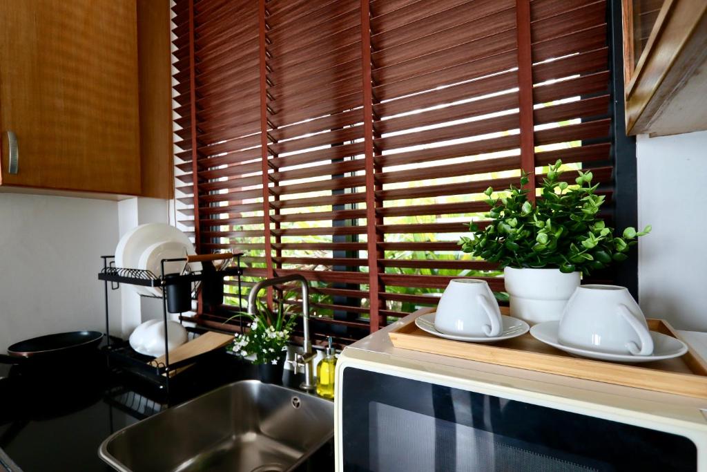 Kuchyň nebo kuchyňský kout v ubytování 207 Ao Nang, Private Sew View Pool Villa