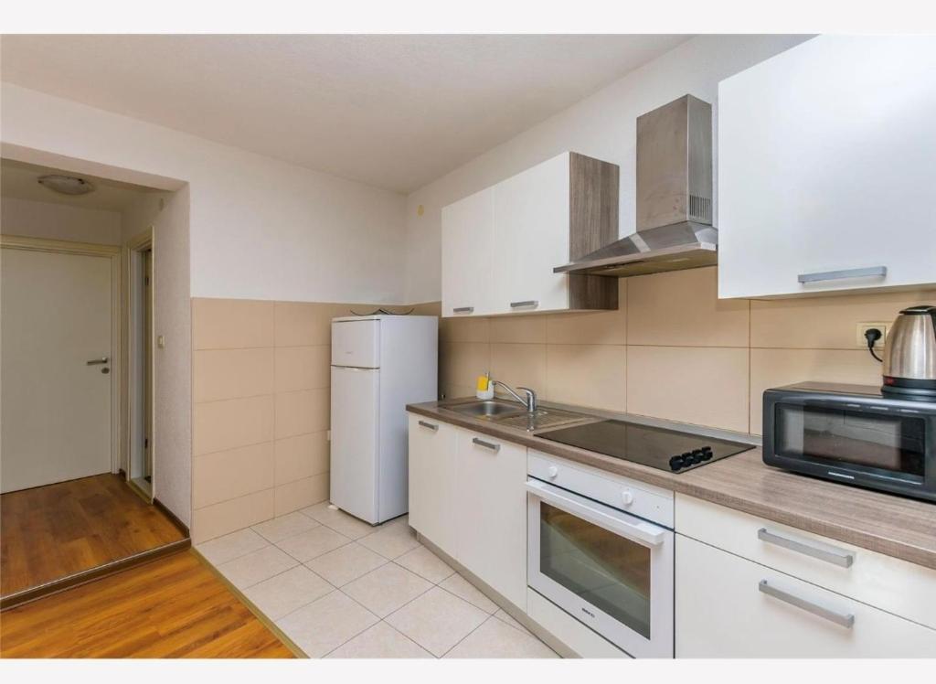 Kuchyňa alebo kuchynka v ubytovaní Apartments Vulić